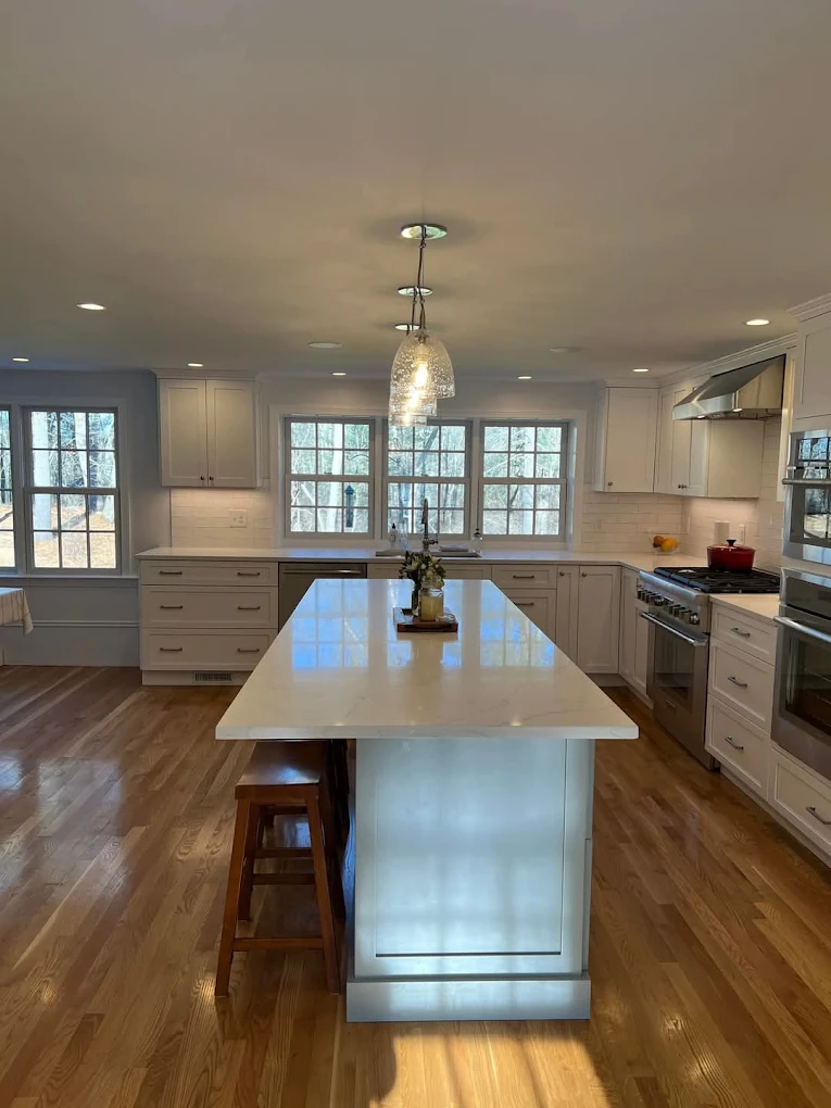 Kitchen accent pendant lighting and under-cabinet strips